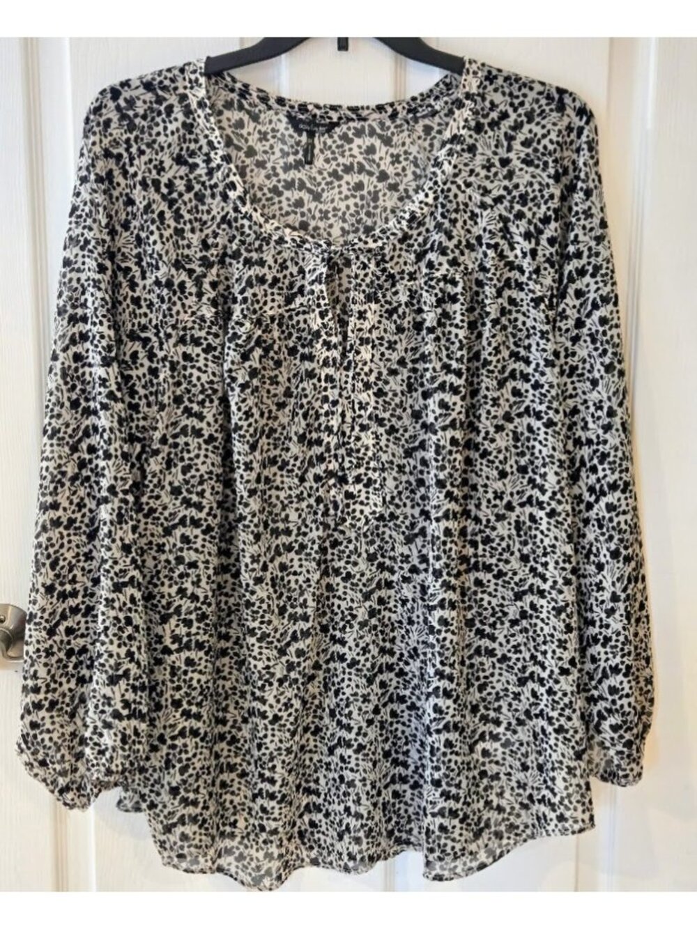 Daisy Fuentes Floral Split V-Neck Blouse Chiffon Flowy
